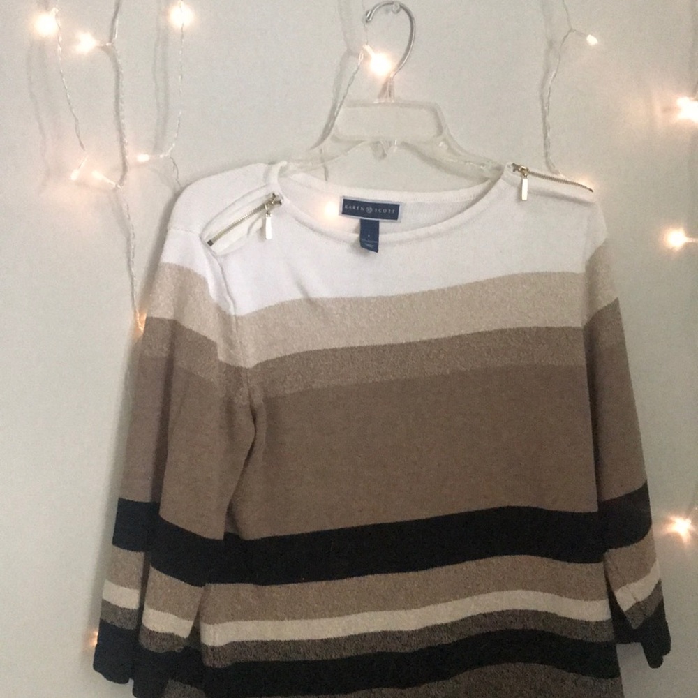 •Karen Scott long sleeve with zippers on shoulder•
